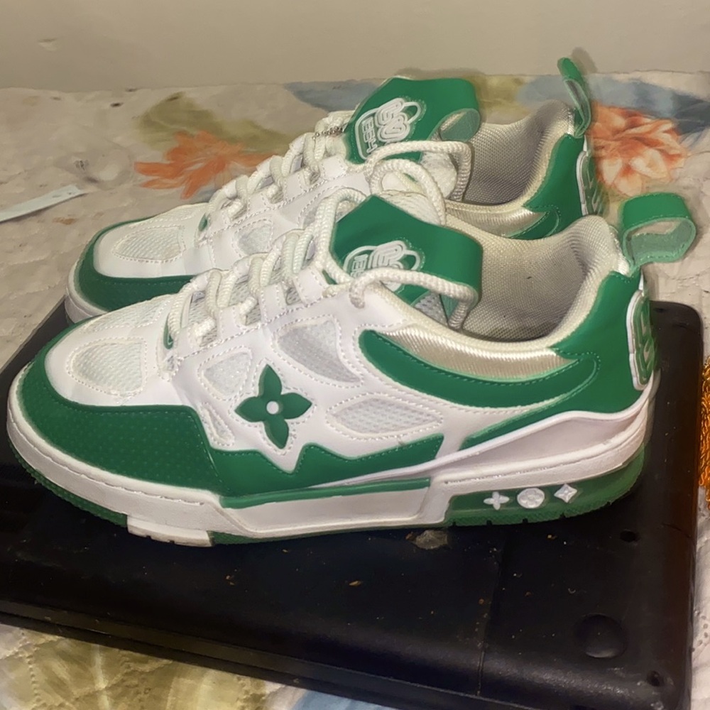 I’m selling a brand new of LV trainers that where once twice Max GOOD DEAL